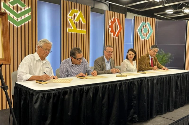 From left: Brant Gard, CEO of Blue Line, Jeff Sauter, Dir Business Development of SteriTek, Michael Spalding, CEO of Pacific Biolabs, Nora Crivello, CEO of Westpak, Roy Morgan, CEO of Eagle Medical
